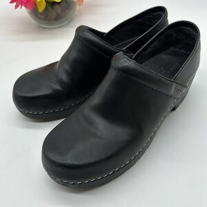 Dockers Black Leather Clogs Sz 8 CM6202D